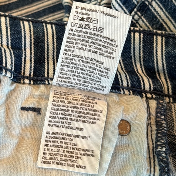 AMERICAN EAGLE • STRIPED HI-RISE SHORTIE • Size 00 Summer Shorts - Picture 9 of 11